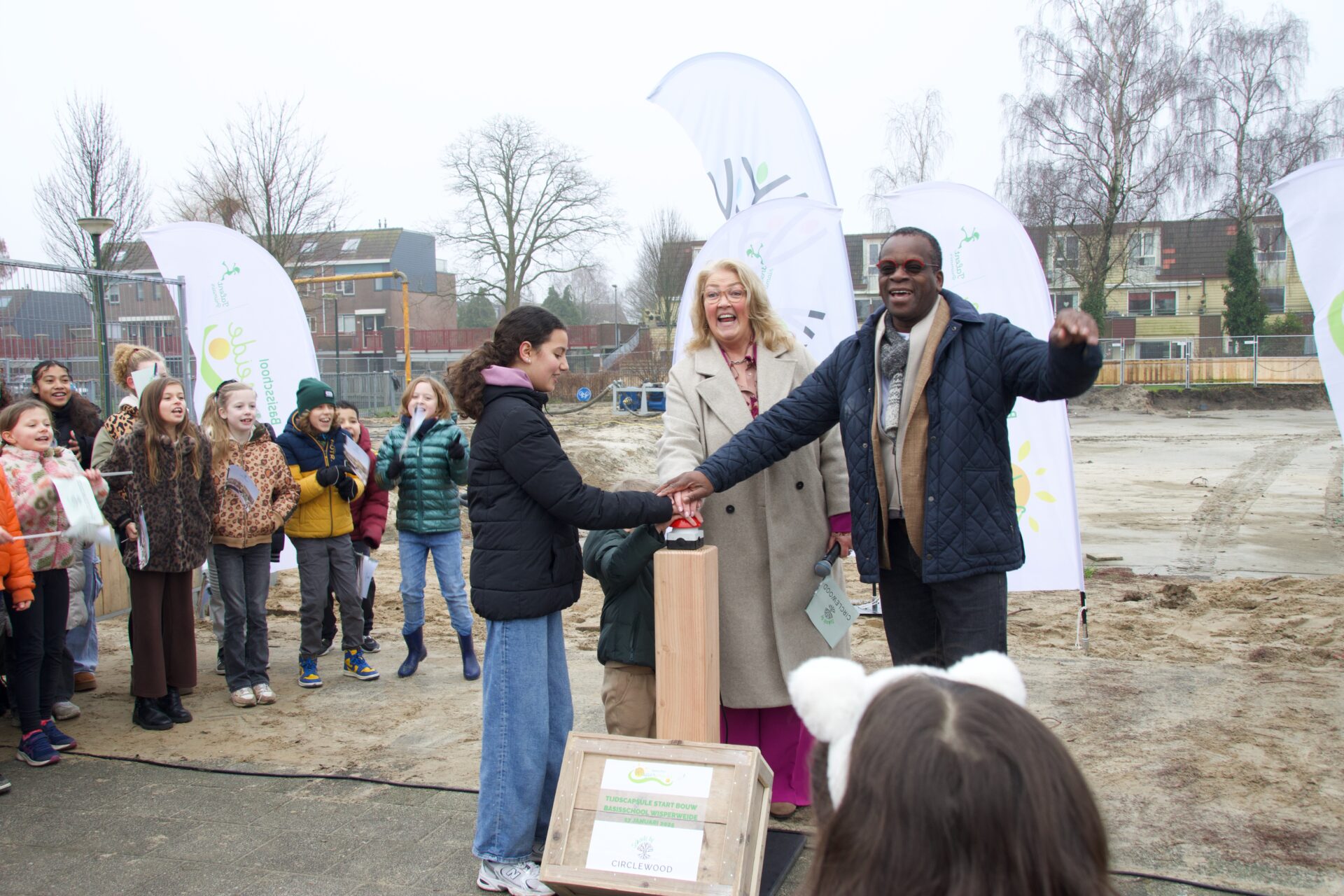Feestelijke start bouw eerste innovatieve school door Schools by Circlewood